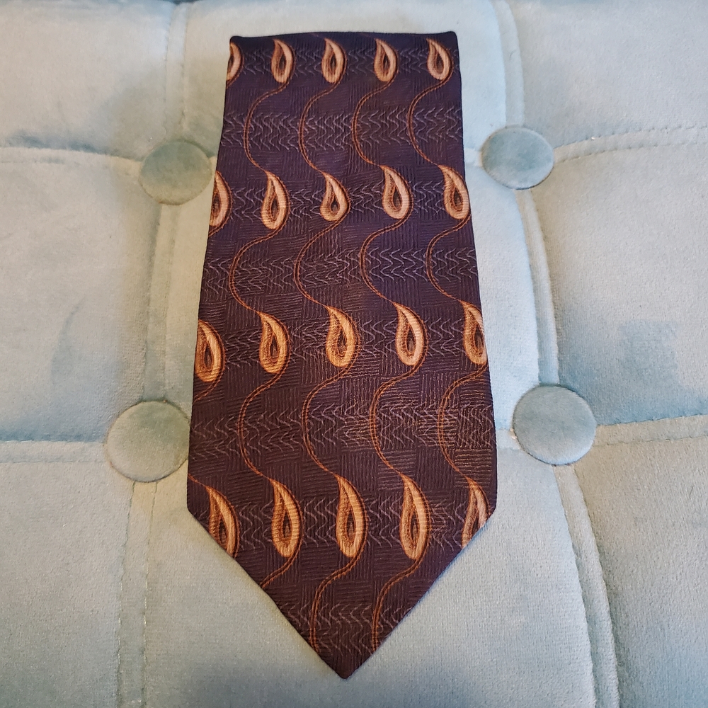 Bill Blass- Black Label- Dark Blue -Tie with Gold Paisley Design